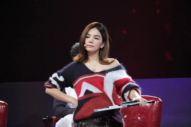 she出道十七年再次开演唱会,she出道19年感人发声