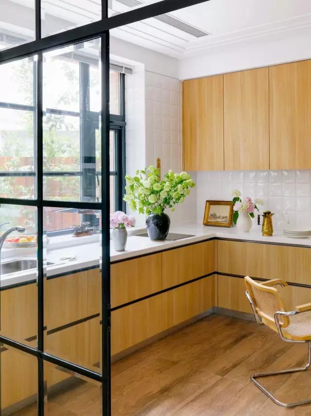 消失6年后,张静初单身生活首曝光!独居大House,与满屋破烂作伴