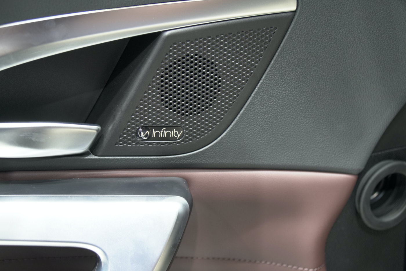 vv7科技版和旗舰选哪个好,vv7科技版和普通版的区别