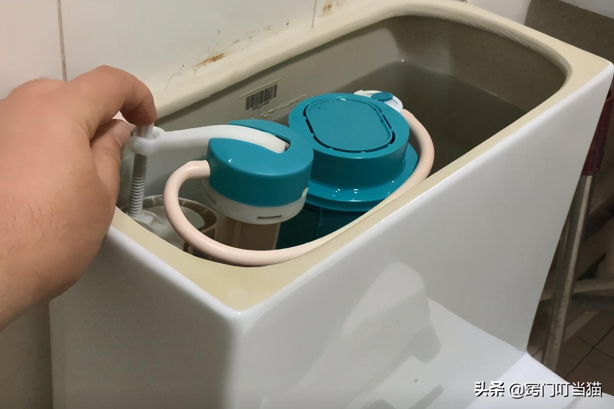 马桶水量小冲水无力,无水箱马桶冲水无力怎么办