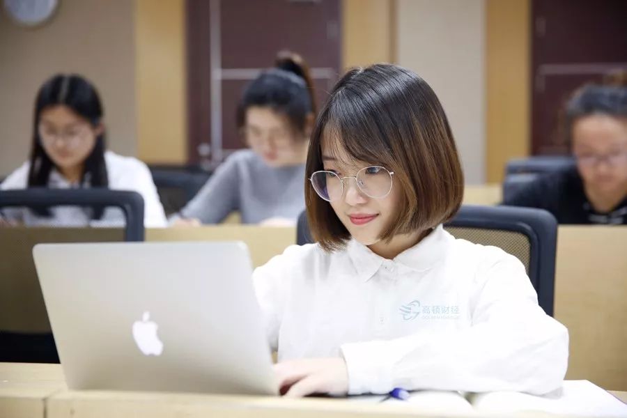 采访了100名初级会计职称学霸,我发现他们都有这个“共同点”