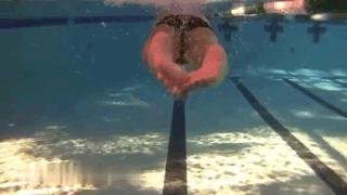 蛙泳怎么游得快还省力不下沉,蛙泳怎样才游得快又标准又轻松