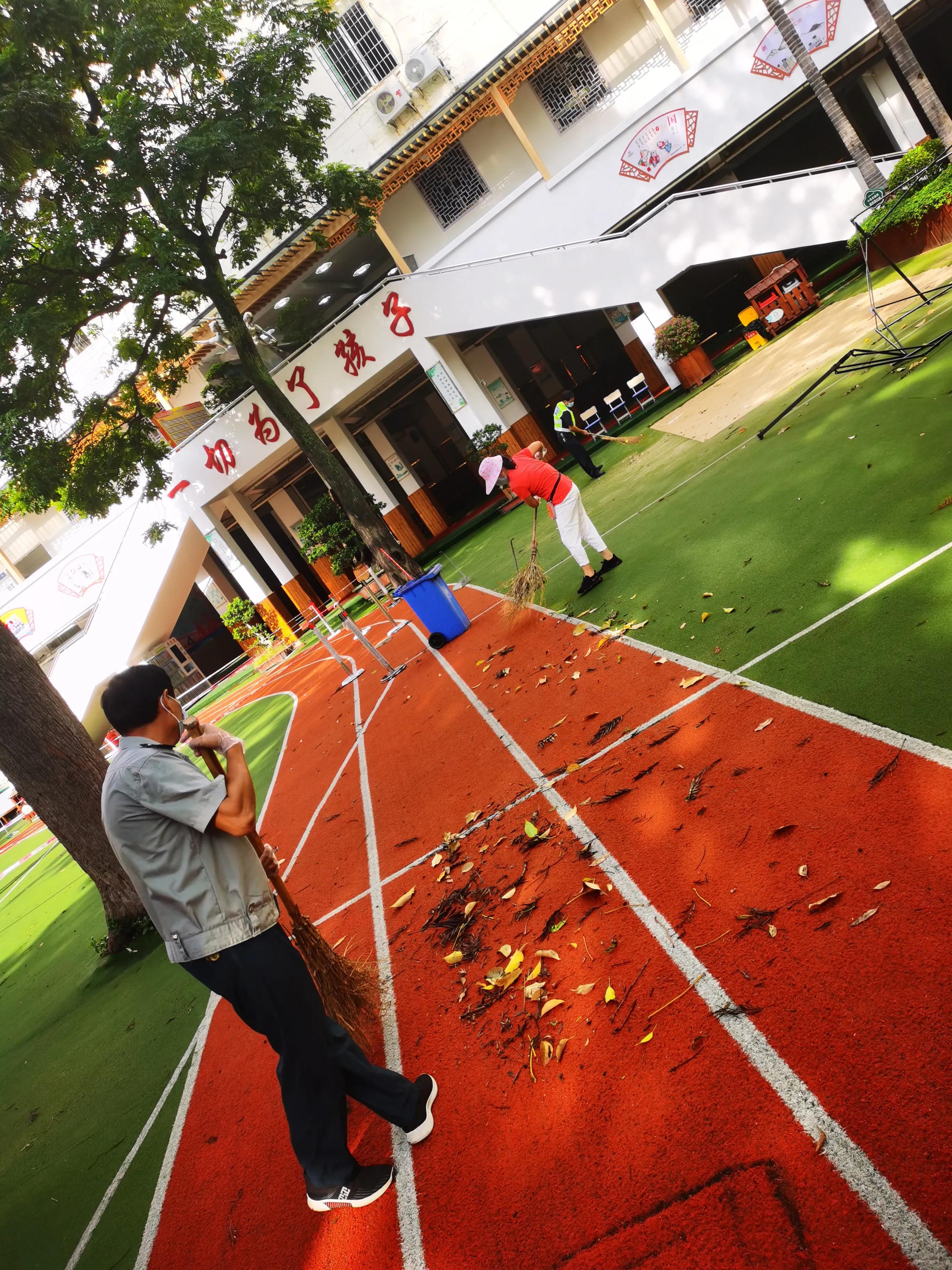 梅香传百年山高我为峰——致梅峰小学最美志愿者