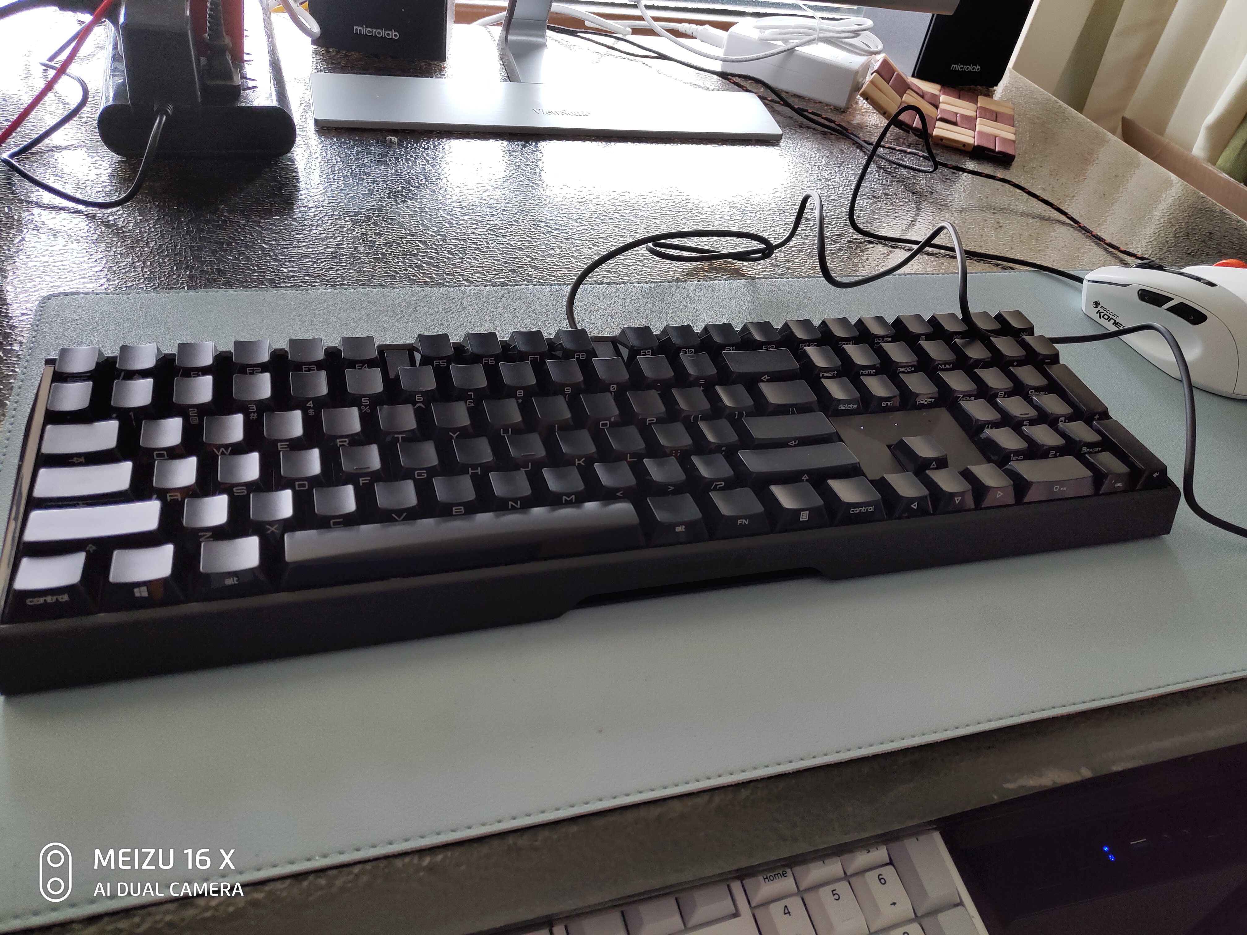 机械键盘樱桃轴与普通轴的区别,入坑机械键盘哪种轴好