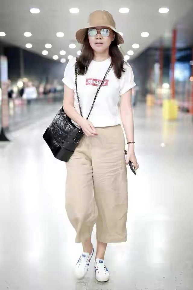 闫妮减龄穿衣搭配,闫妮上衣搭配裤子