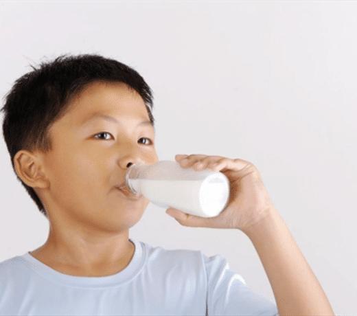 孩子喝牛奶乳糖不耐受怎么办,孩子喝了纯牛奶不舒服