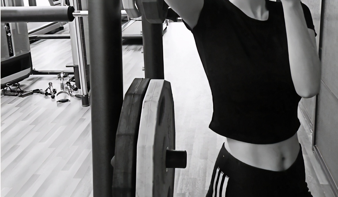 杨幂挑战漫画腰身材,杨幂练腰部的视频