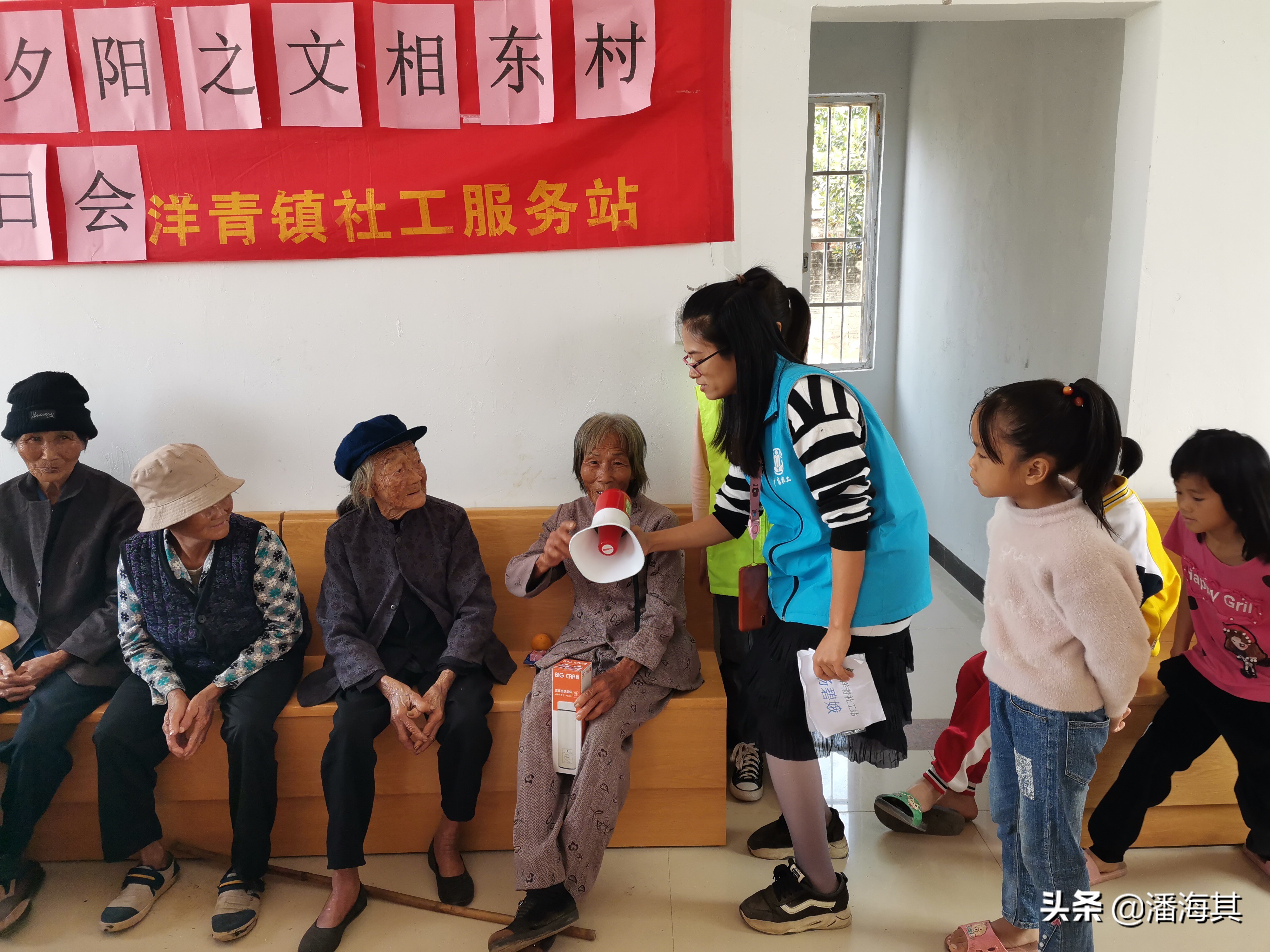 遂溪县洋青社工到文相东村开展“关爱长者,情暖夕阳”寿星生日会