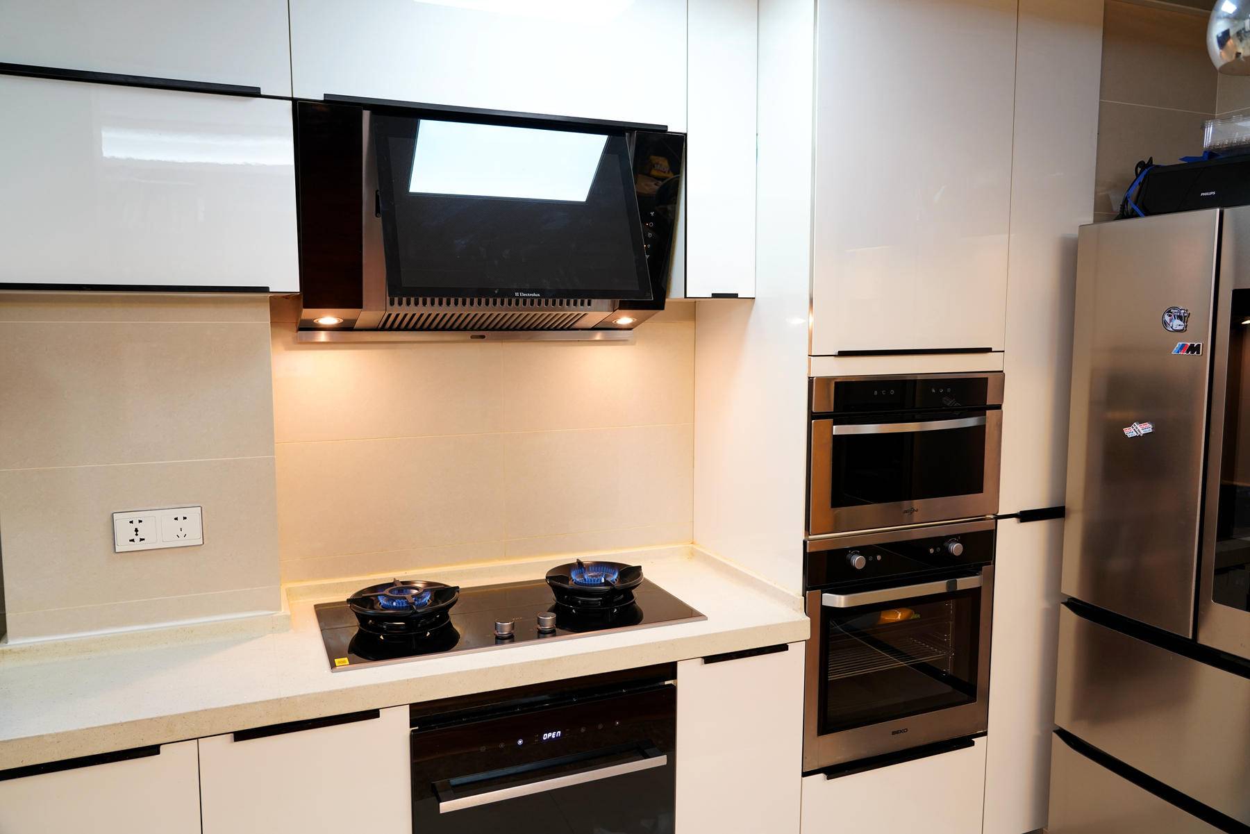 嵌入式燃气灶怎么防油污,嵌入式燃气灶如何选择炉头