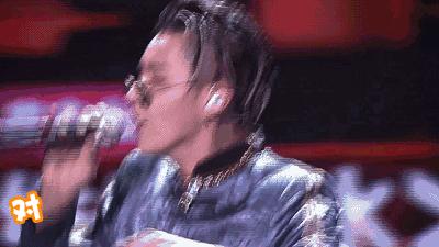 90后女人摆摊卖包包,淘宝卖表情包年入百万