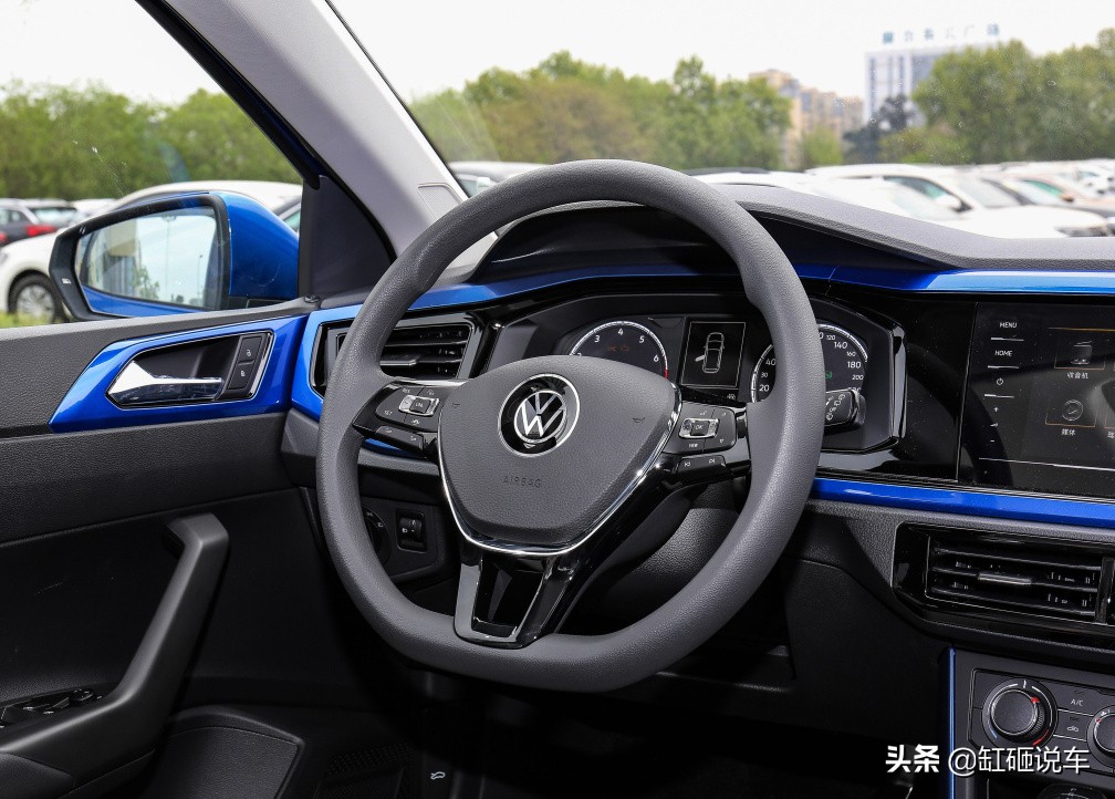 9万多的大众polo，省油耐用又保值，日常代步足够，适合年轻人