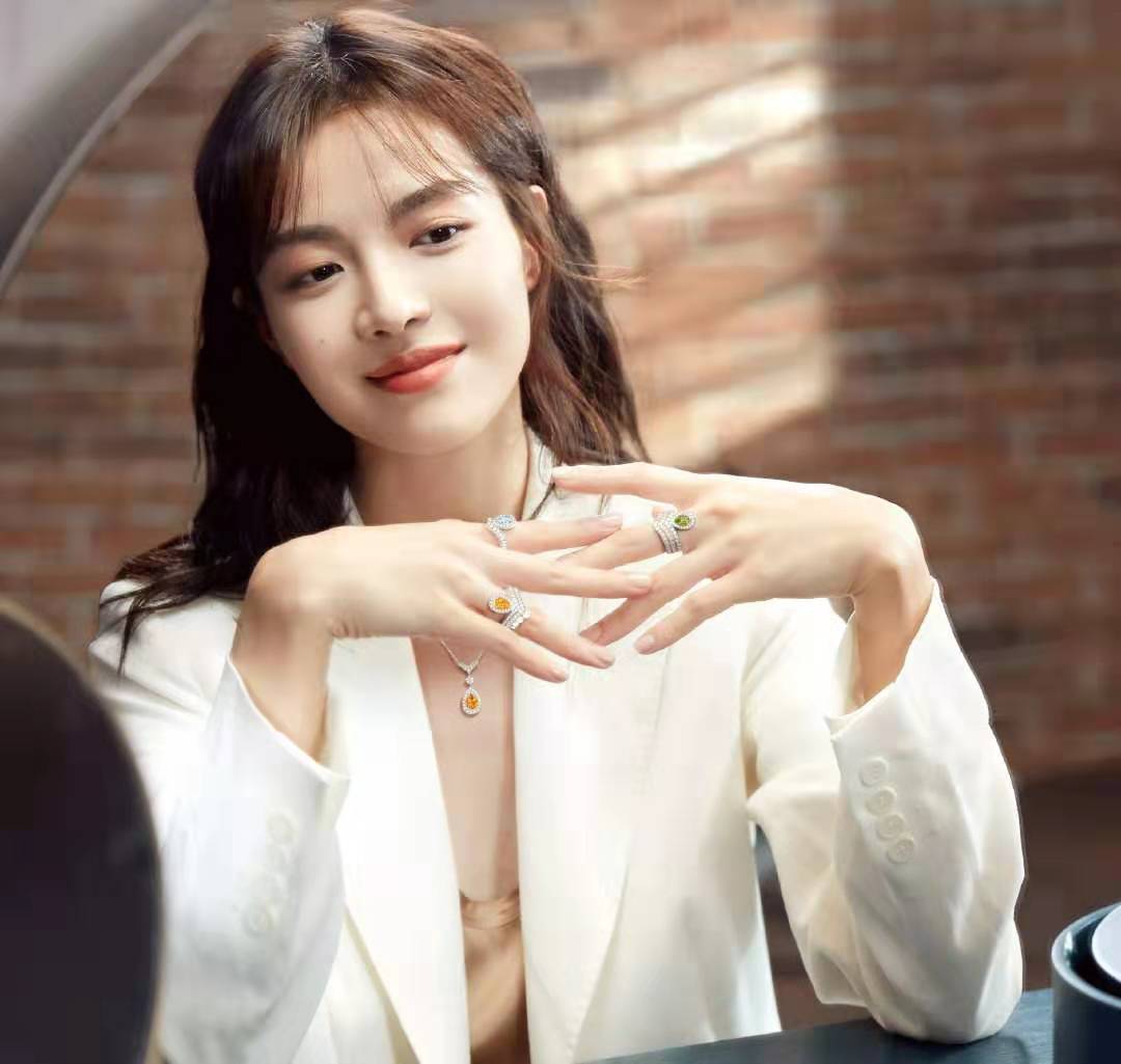 蒂芙尼卡地亚尚美巴黎哪个好,蒂芙尼和尚美巴黎是一个档次的吗