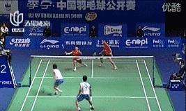 羽毛球双打接杀慢动作图解,羽毛球单打接发花式图解视频教学