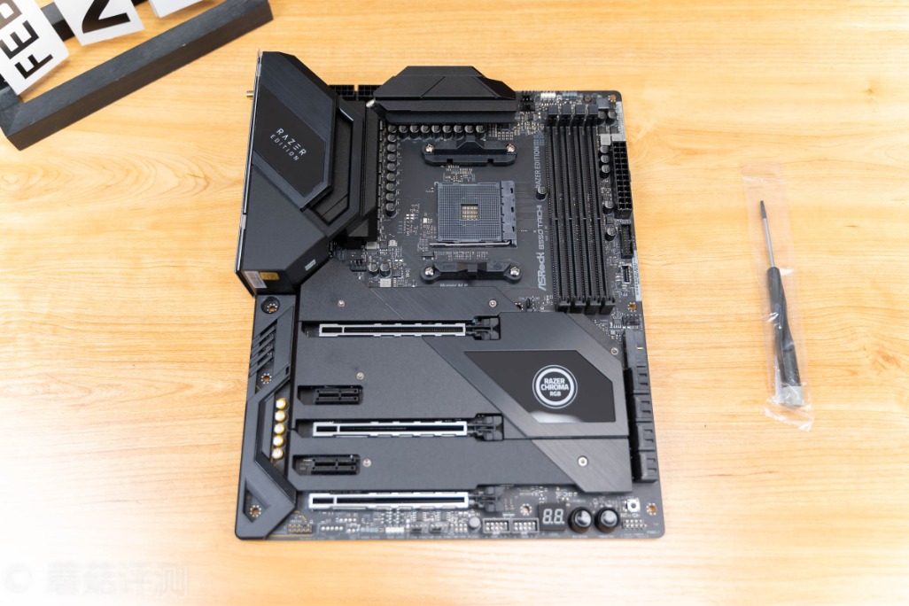 雷蛇华擎x570主板怎么样,华擎x570太极雷蛇定制款主板赏析