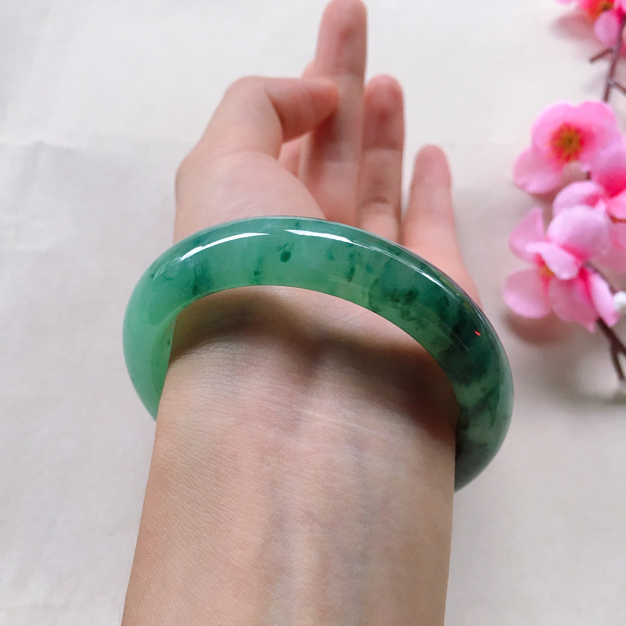 2万元左右的翡翠手镯长什么样儿,2万左右翡翠手镯视频