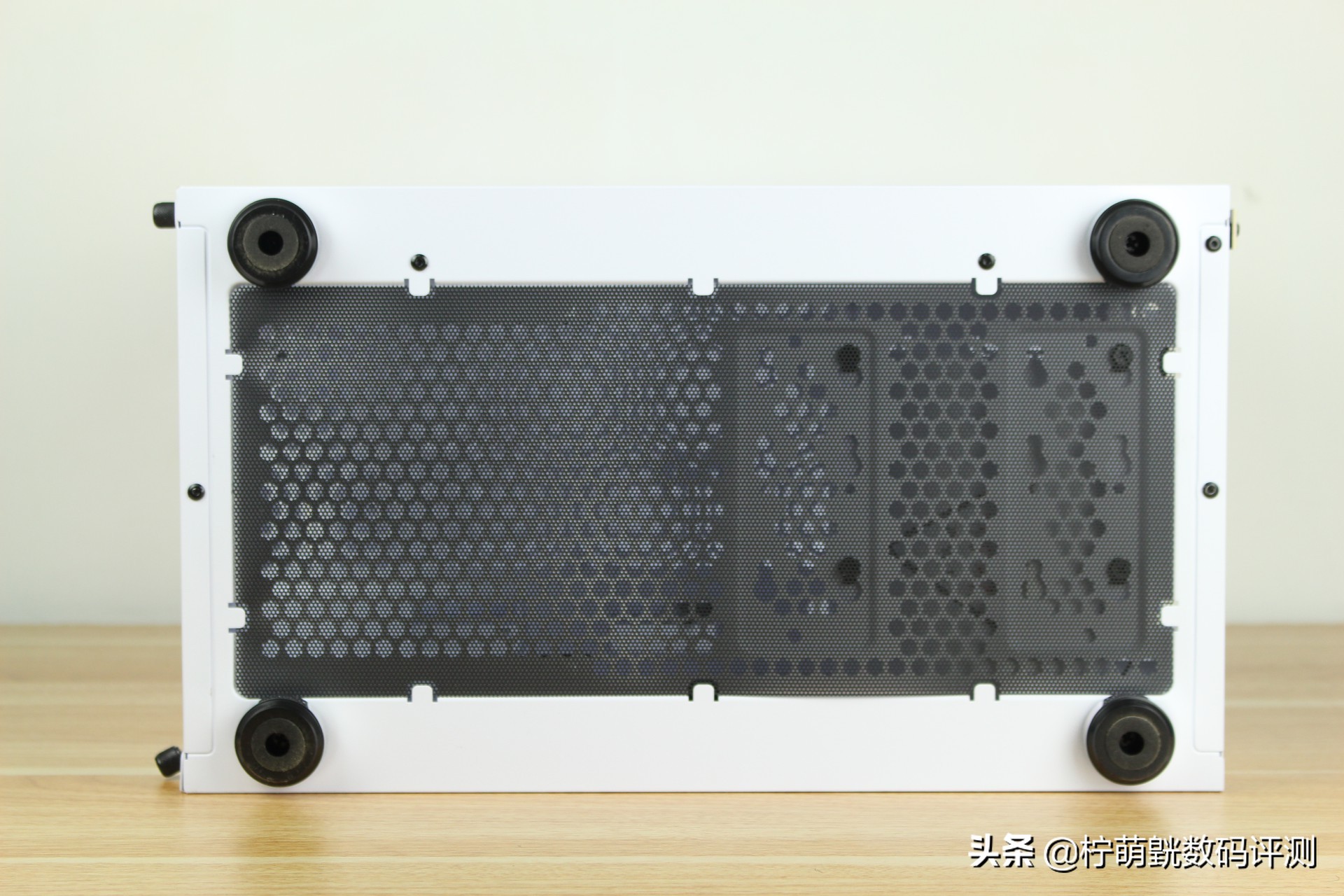 神光侧透不单调，畅快装机不求人易大师神光白色版上机体验