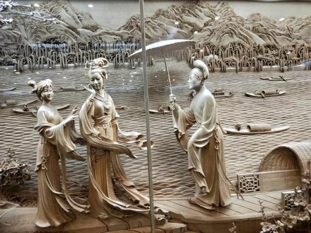 雷峰塔倒塌专家揭开白蛇之谜,雷峰塔出土的宝塔