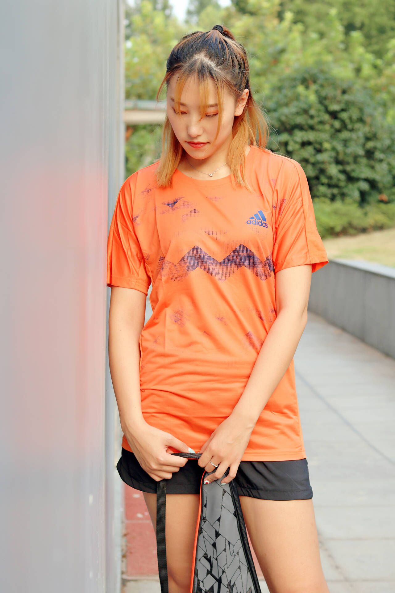 至轻，至简--ADIZERO超轻羽毛球衣上身体验「悦悦教练」