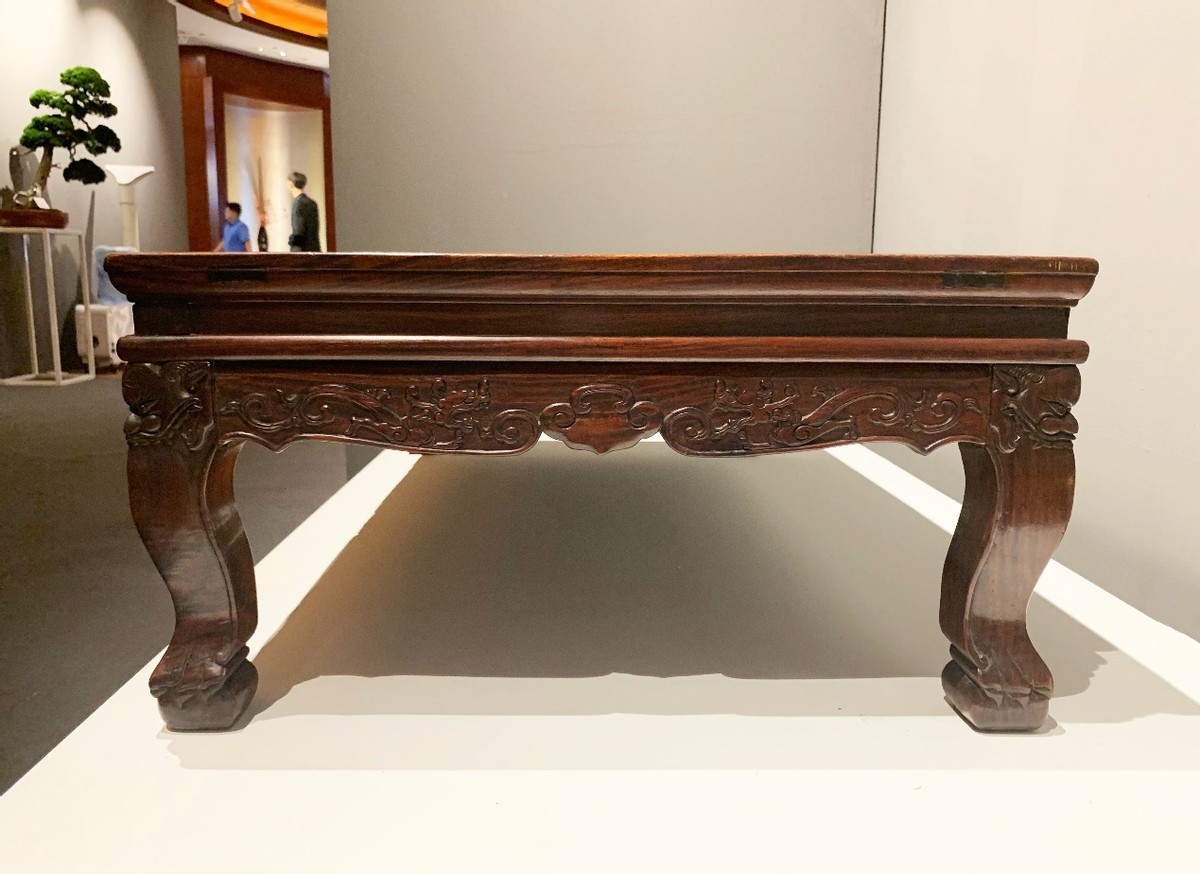 黄花梨小炕桌一百多年的值多少钱,黄花梨透雕螭龙纹炕桌