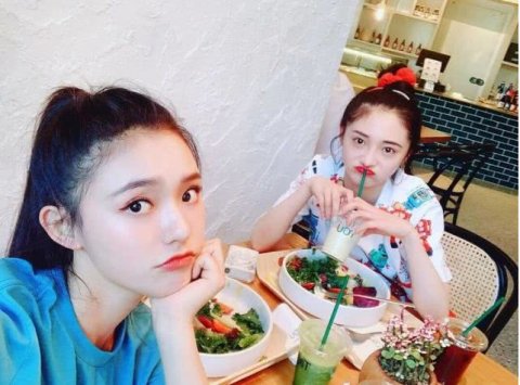 林允发一张周洁琼健身的照片,林允周洁琼同框明星视角真实身高