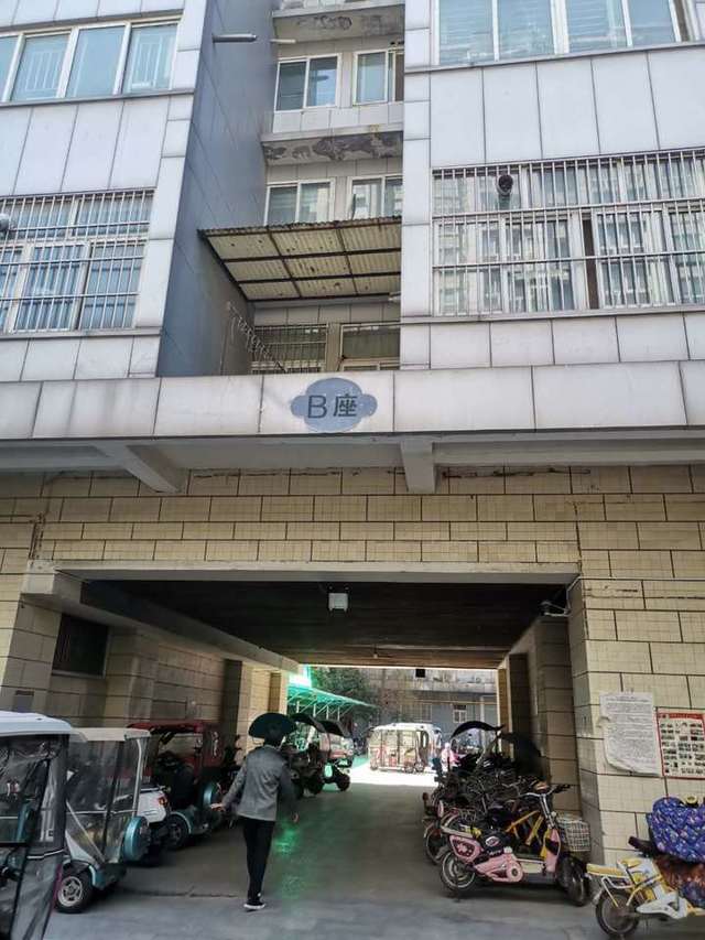 法院公示:驻马店豪车、住宅集体拍卖!雷克萨斯、众泰