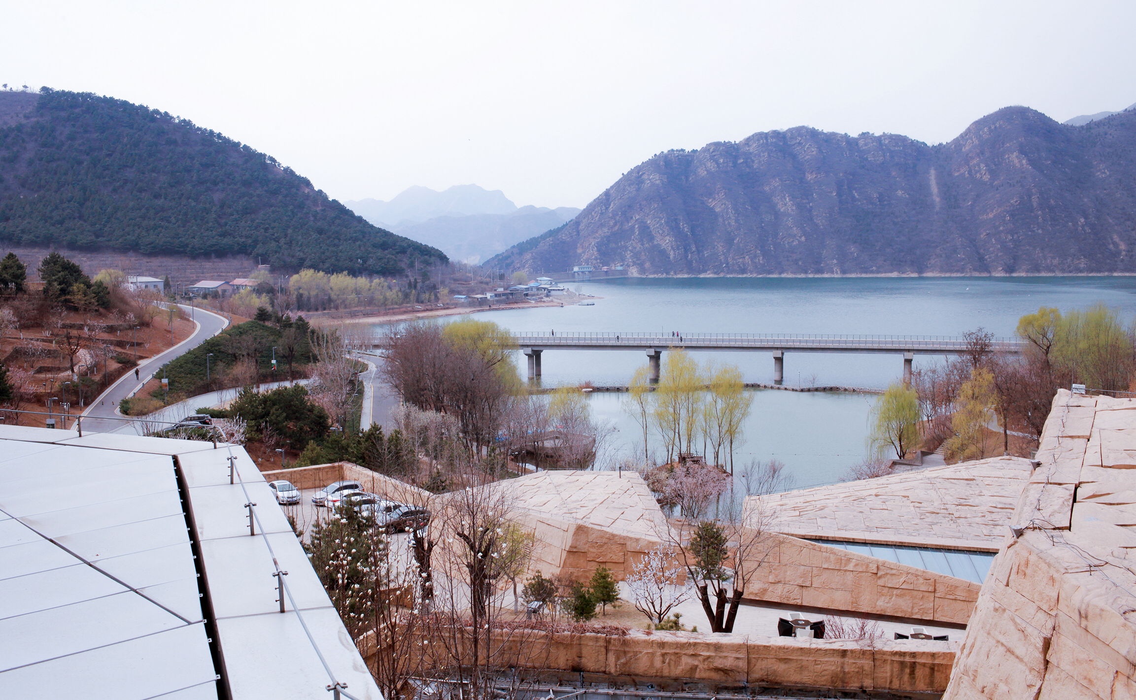 倚山傍水好地方,倚山傍水