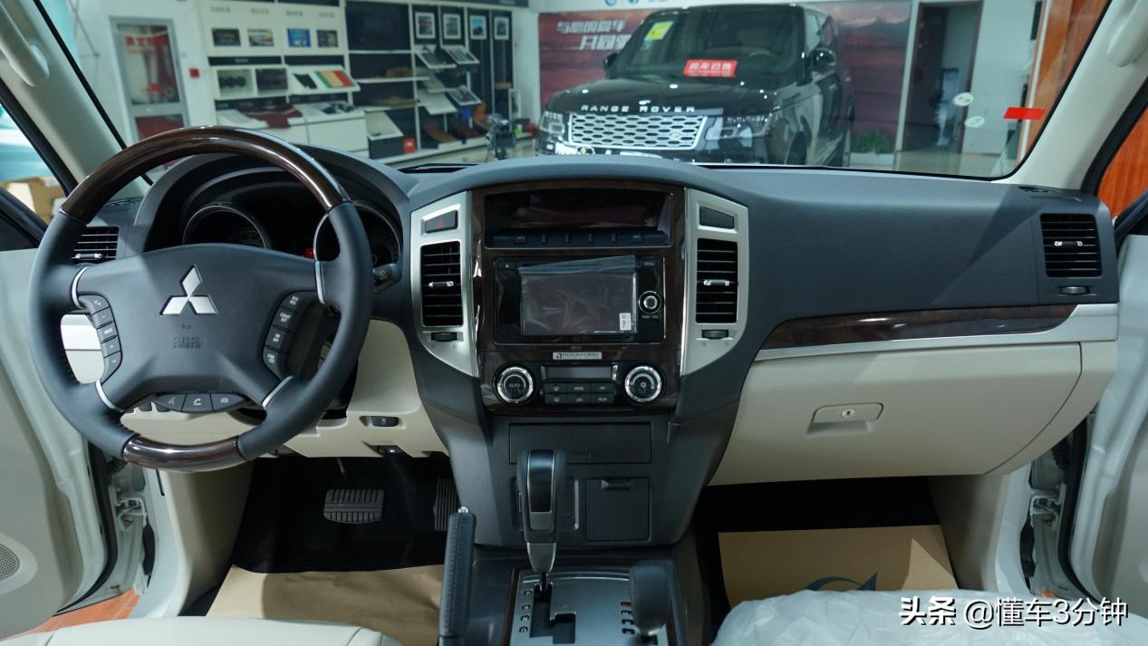三菱帕杰罗原装进口7座,2.0自吸几万块的帕杰罗