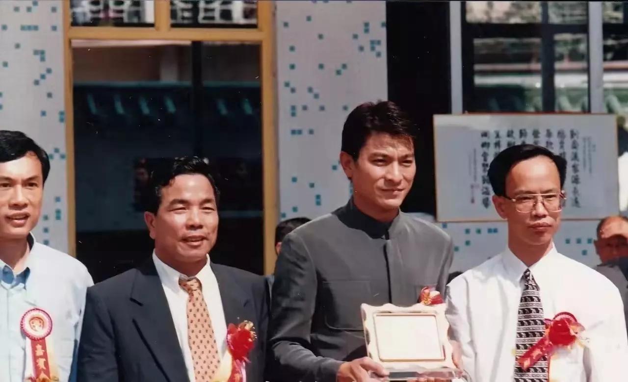 刘德华回乡新会祭祖视频,1997年刘德华荣归故里