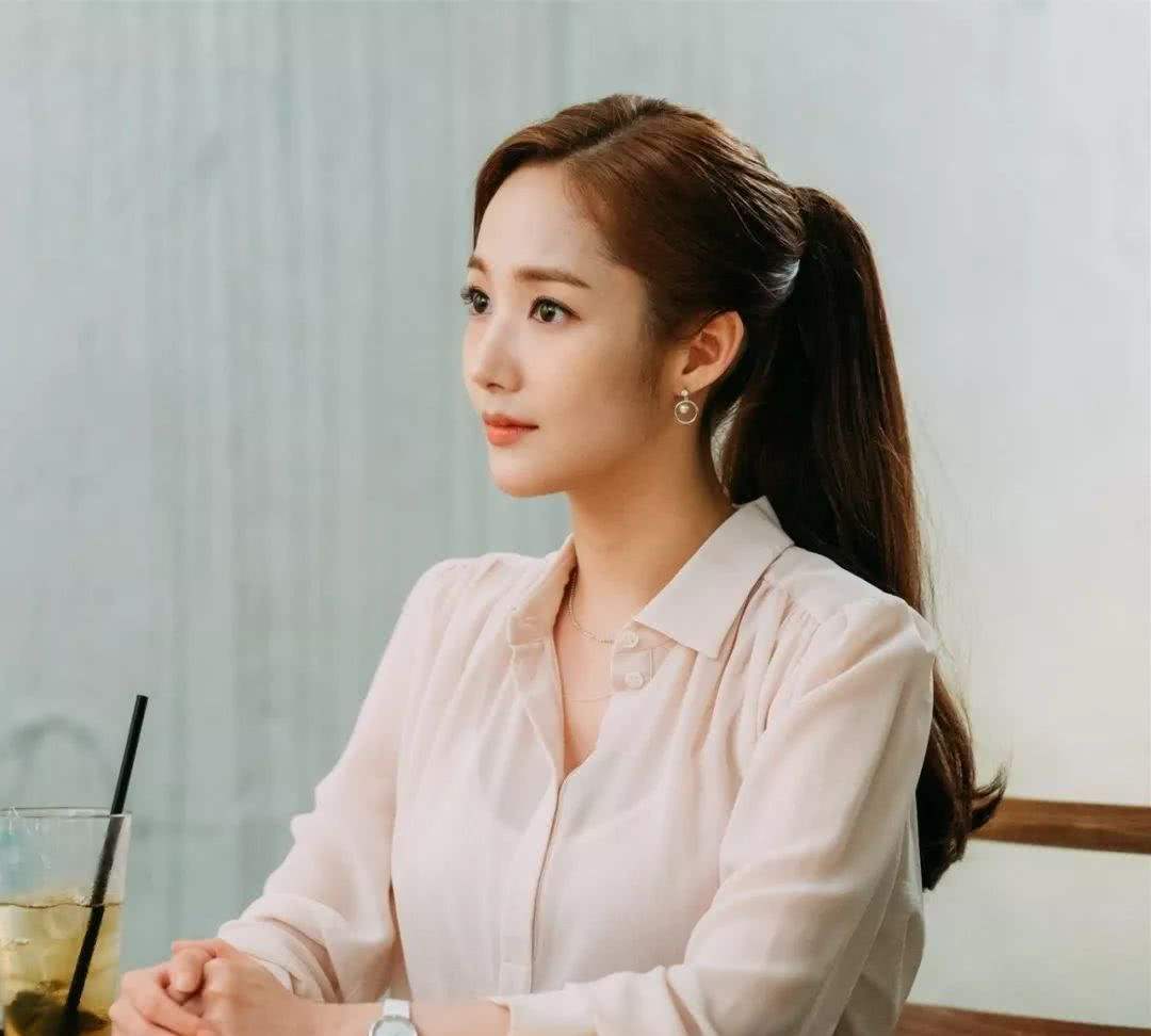 扎马尾的方法简单好看教程,扎马尾的正确方法不秃顶