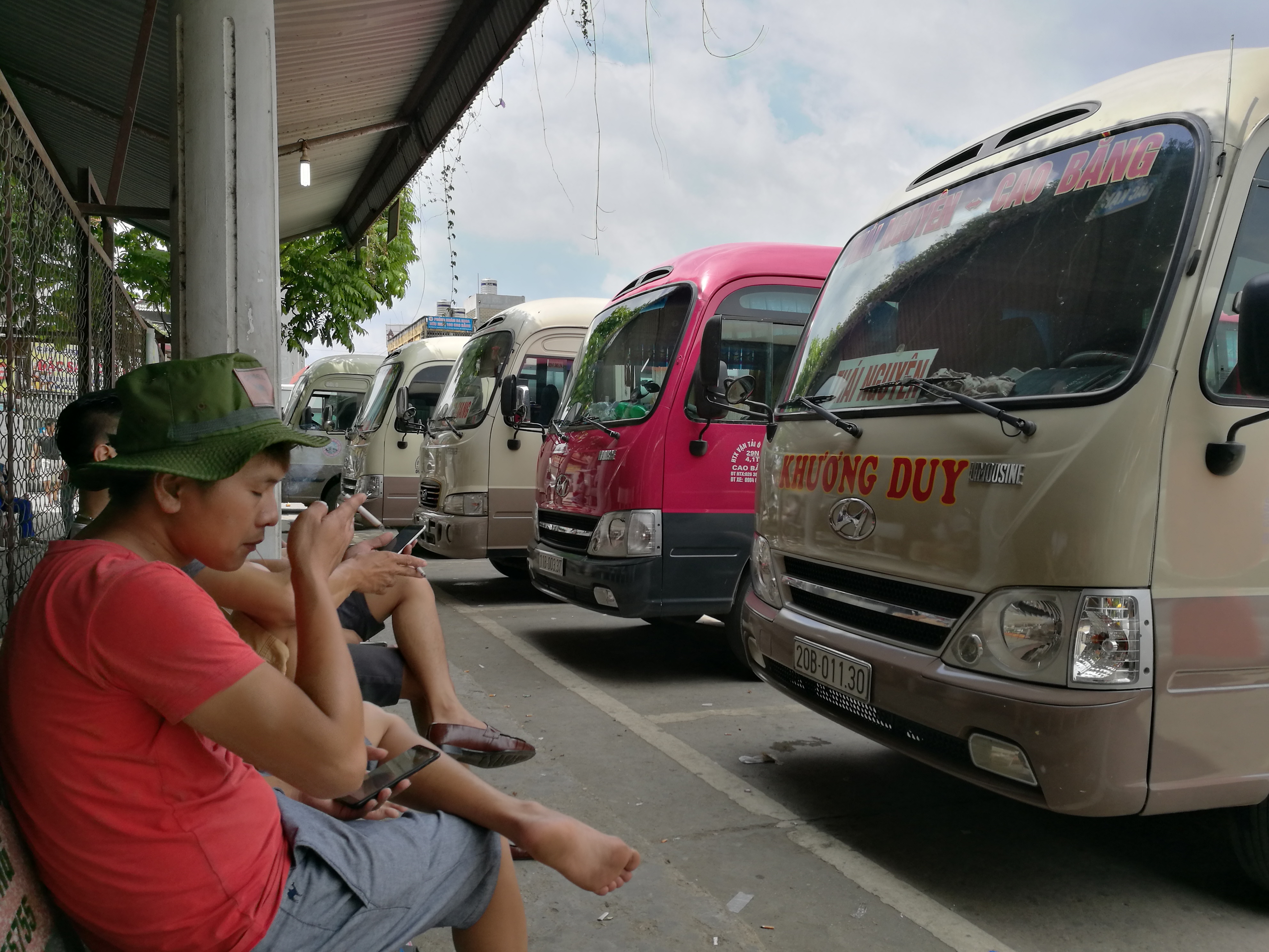 越南小妹独自野外深山探险,越南旅游奇遇记