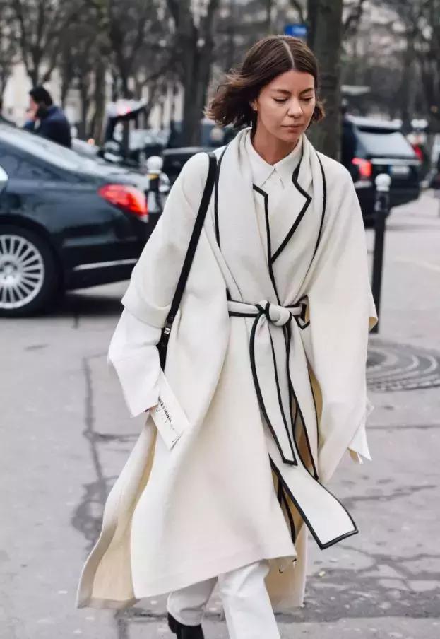 黑色呢子大衣粘毛起球处理多少钱,大衣粘毛怎么办教你一招巧除毛絮