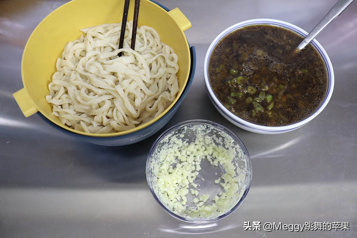 夏天最好吃的手擀面,夏天手擀面怎么吃好吃