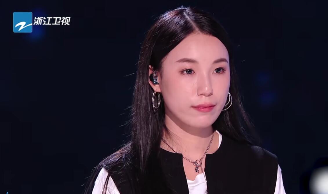 不要再为伍珂玥意难平了！节目调性早已注定了李克勤会放弃她