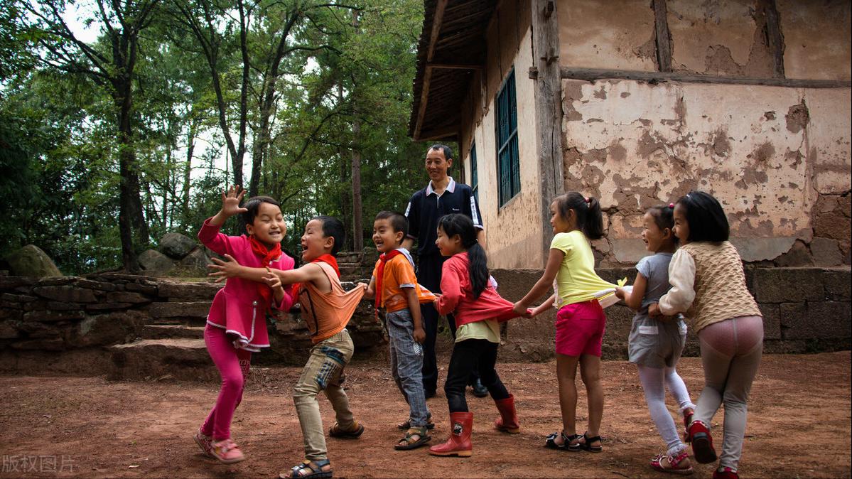 兼职代购的堂姐：当教学成为了副业，是什么把老师逼成了这样？