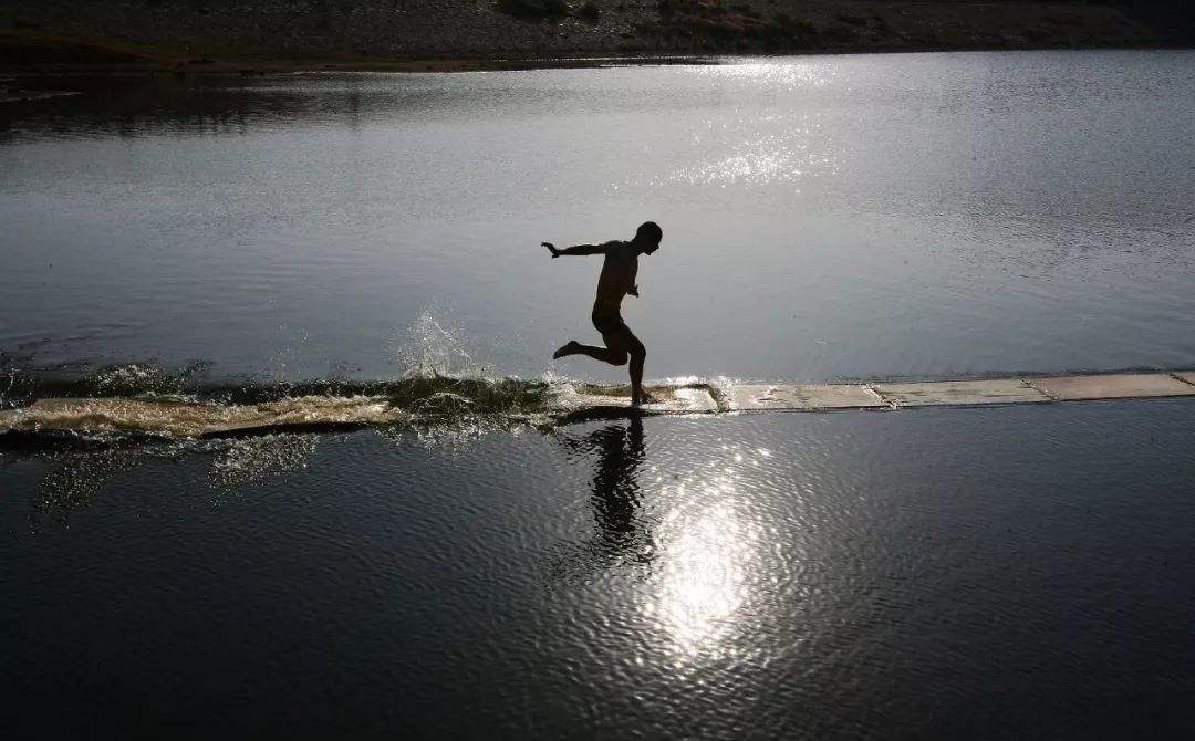 他被誉为中国轻功第一人,他是中华武术第一人