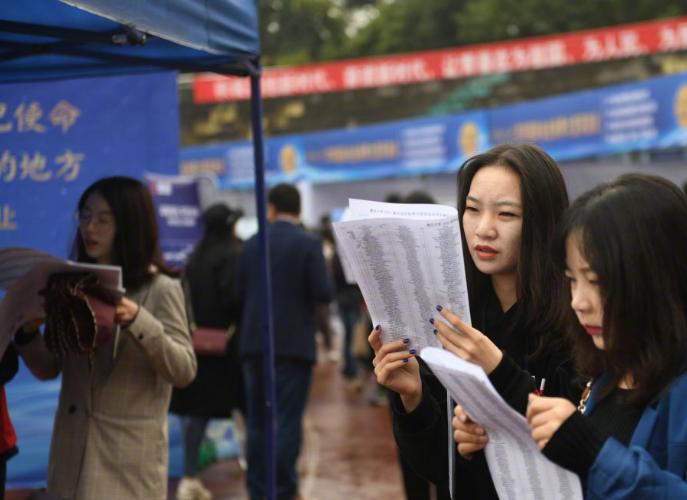 大一新生参加学生会好还是班委好,大一进入学生会好还是班干部好