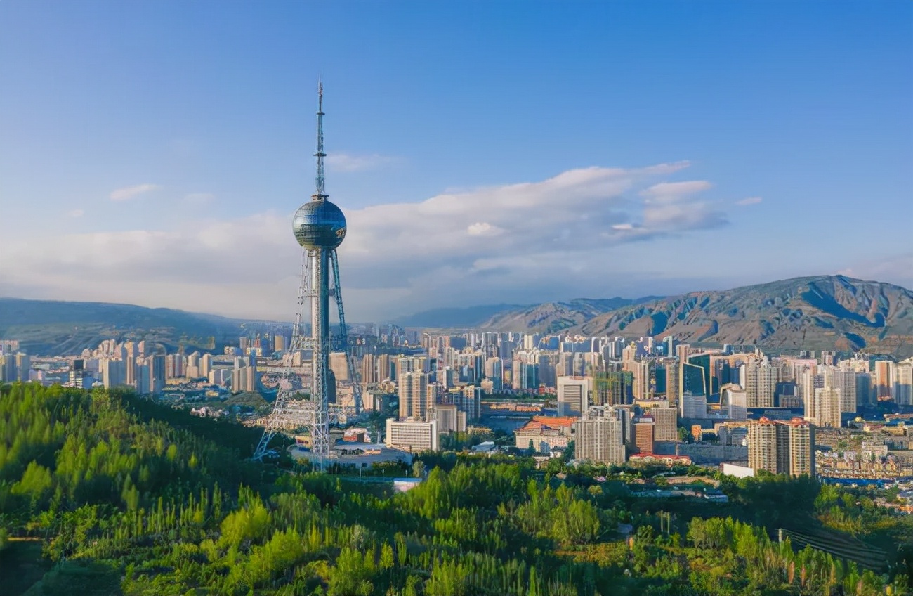 西宁的房价和物价高不高,生活在西宁一个月2000元够吗