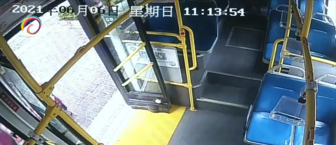 在公交车上丢了东西该去哪里认领,在公交车上丢了东西打哪个电话