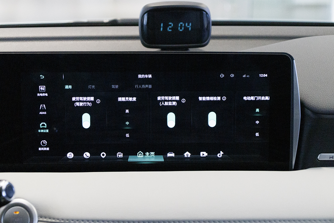 哪吒u新能源汽车推荐2021驾驭版,透明a柱的车