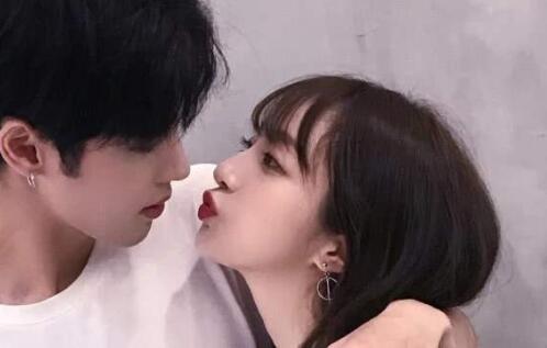 异地恋哄女朋友开心的方法,现实哄女友和异地恋哄女友