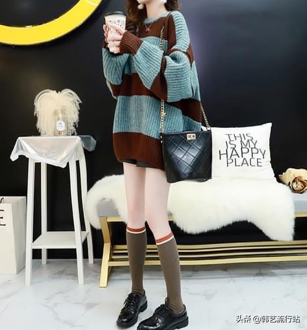 2020元旦韩国发布的新款毛衣款，再次流行休闲款，主题细节带个性