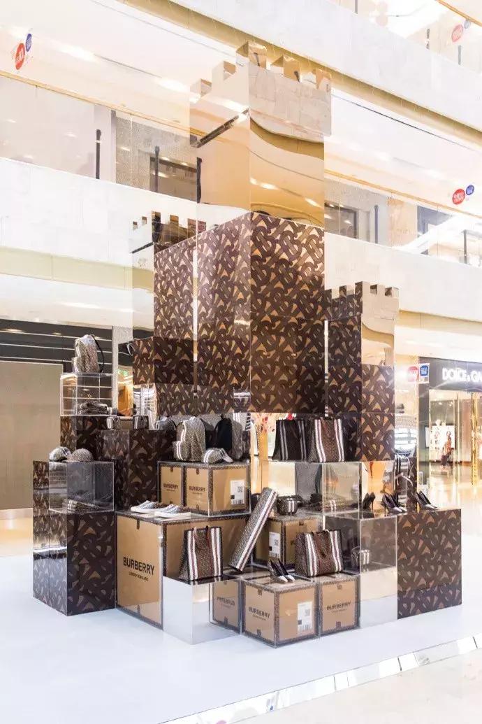 杨幂代言fanbeauty,杨幂同款迪奥冲锋衣