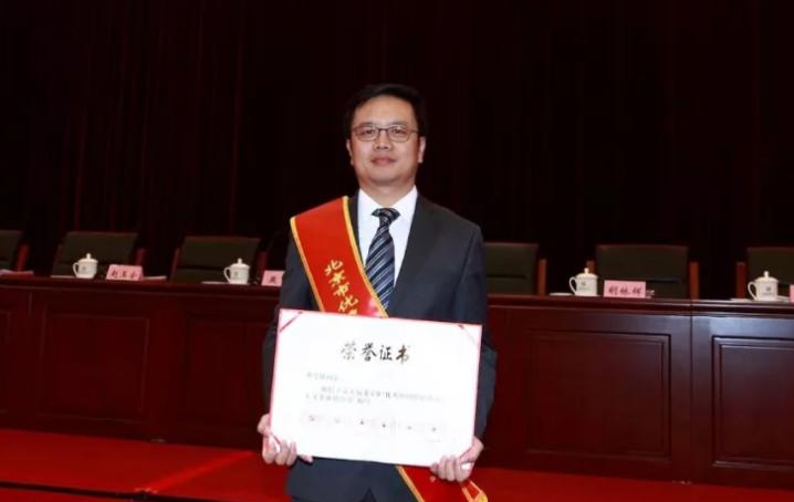 北京男神董事长:本硕博连读,手握80项专利,为母校捐资近百万!