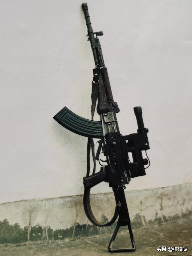 81式自动步枪有瞄准镜吗,81式步枪夜间瞄准图