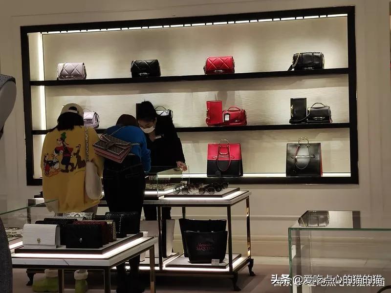 去北京买衣服去哪个商场,去北京想买奢侈品去奥莱还是免税