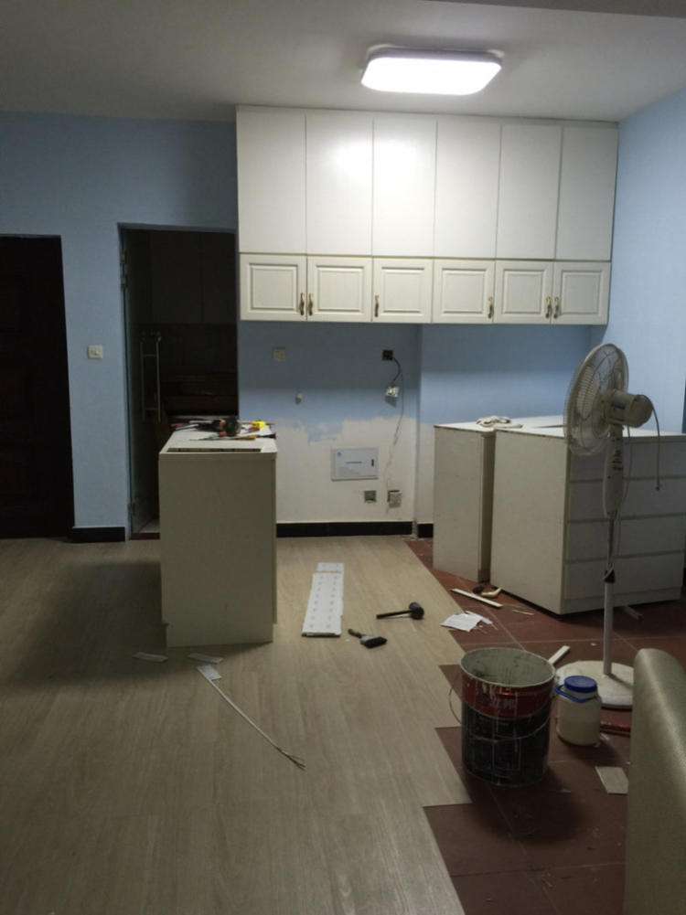 毛坯地面铺什么最省钱地板革,如何自己铺设地板革