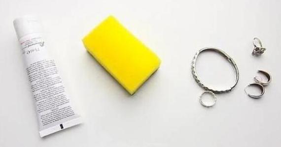 银饰变黑了在家怎么清洗,银首饰变黑了怎么能洗白呢