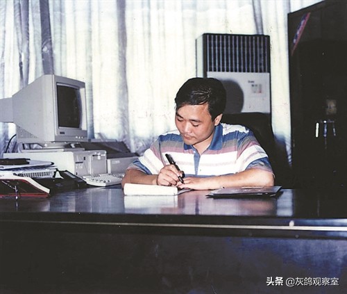 创业“老炮”李书福，6次改行，终成汽车首富，他凭什么