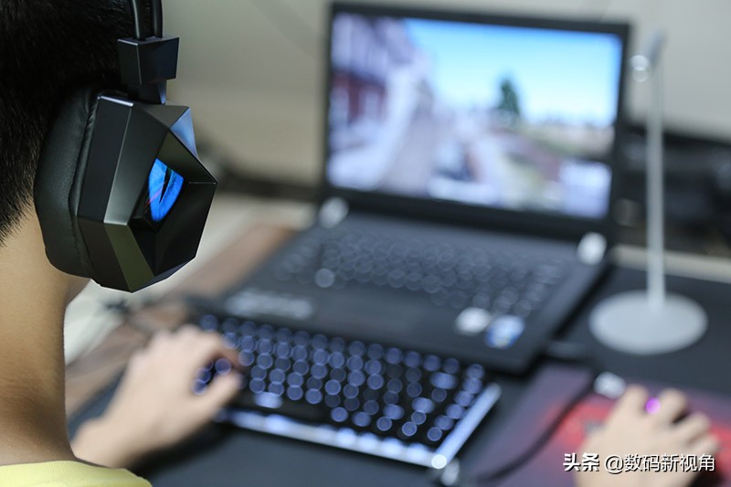 头戴式电竞耳机推荐高性价比,头戴式电竞耳机兼顾平常使用