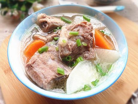 炖排骨汤什么时候放油,炖排骨汤先放盐了怎么办